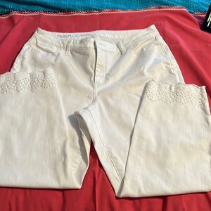 TALBOTS flawless Slim Ankle Curvy. Size 16. White. EUC. Eyelet detail